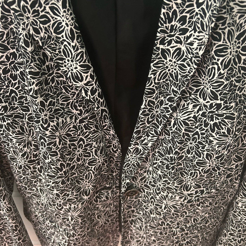 NWOT Rafaella Blazer/Floral Jacket. Lined with Long Sleeves Collared, 1 Button